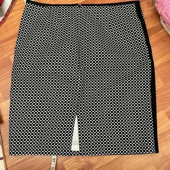White House Black Market Skirt Size 8P Pencil with Slit - Picture 3 of 4